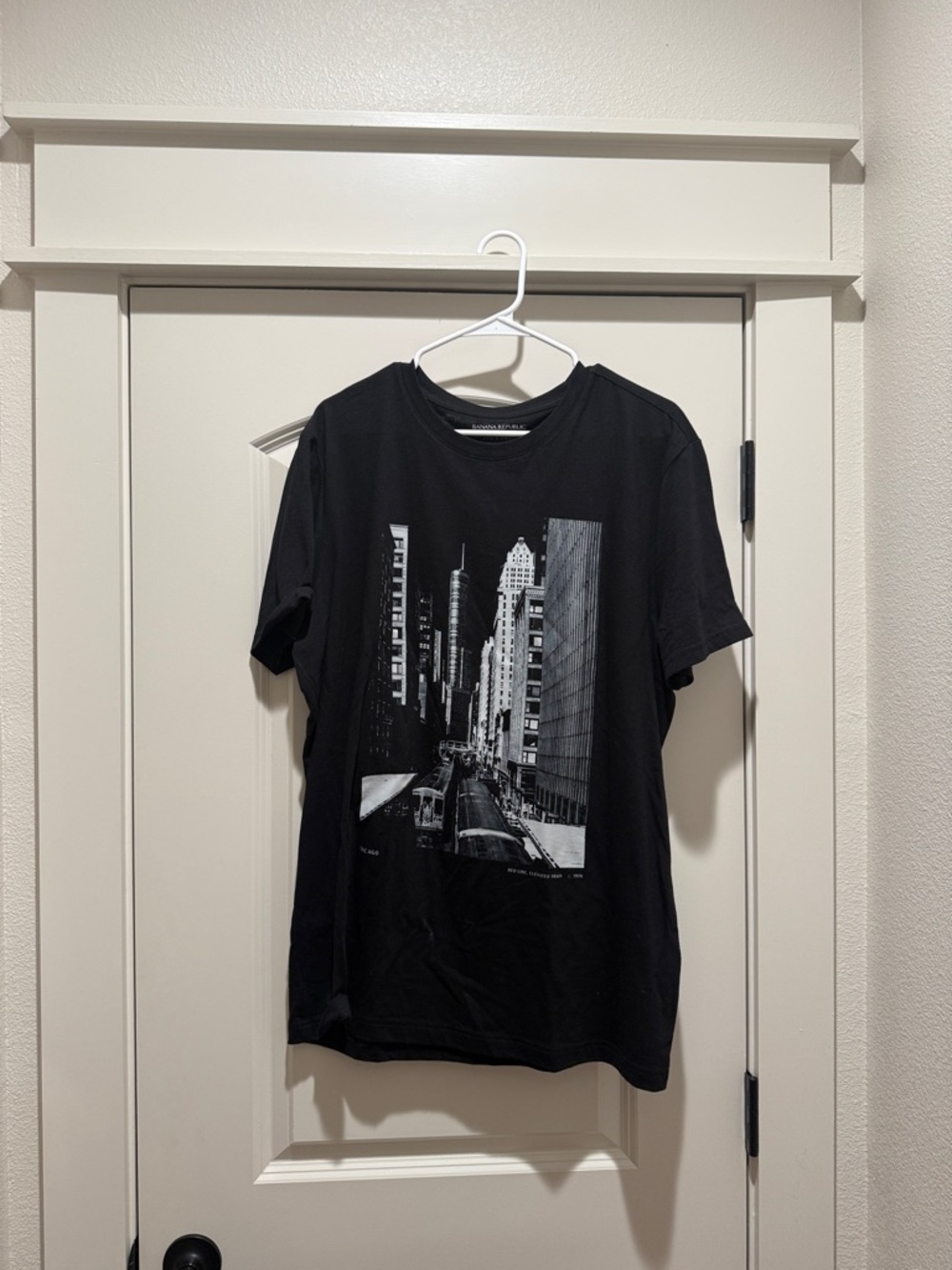 Banana Republic Black Graphic Cityscape Short Sleeve Tee